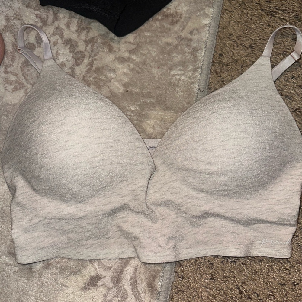 2 VICTORIA SECRET PINK WIRELESS PUSH UP BRA SIZE MEDIUM 🪽